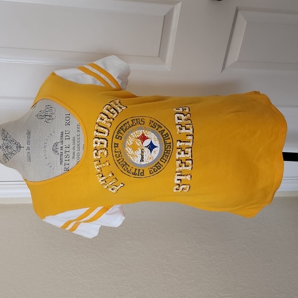EUC Ladies Pittsburgh Steelers Tee